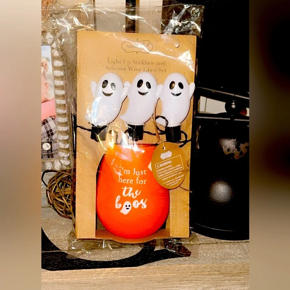 NWT MUD PIE Gifts Halloween Ghost Light-Up Necklace 🍷 Glass HERE FOR THE BOOS